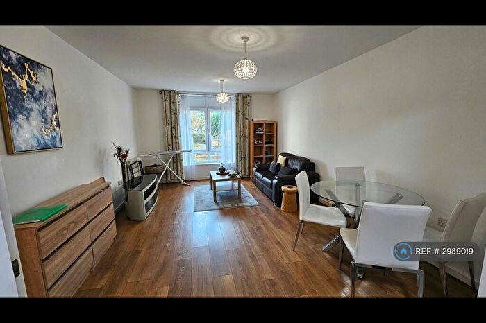 2 Bedroom Flat To Rent In The Meridian, Reading, RG1