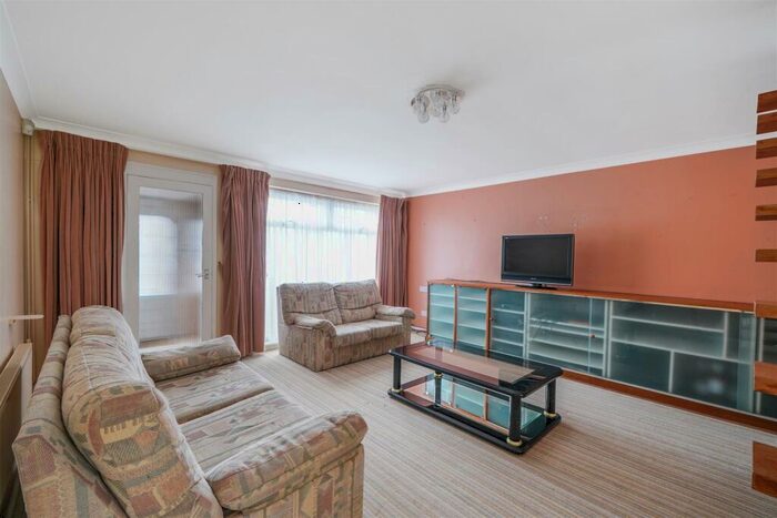 3 Bedroom End Of Terrace House For Sale In Eton Avenue, Wembley, HA0