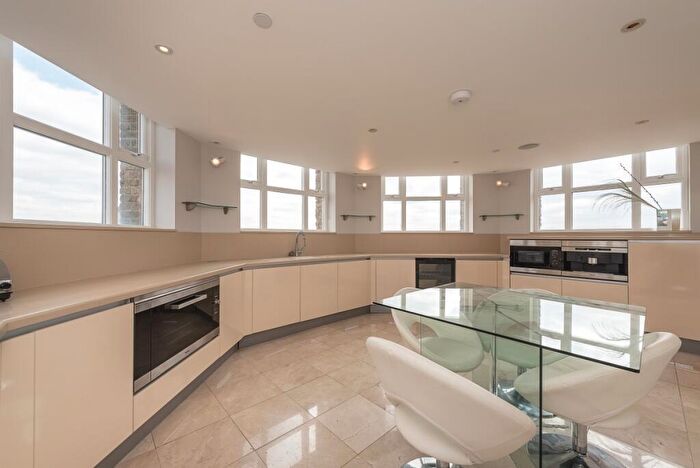 3 Bedroom Flat To Rent In Princess Park Manor, Royal Drive, N11