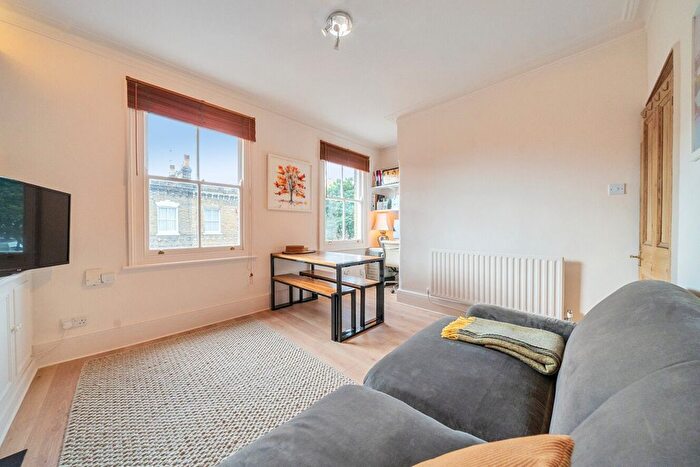 1 Bedroom Maisonette For Sale In Robertson Street, London, SW8