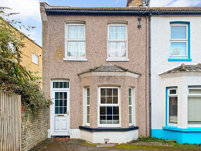 3 Bedroom End Terrace House For Sale In Dane Hill Grove, Margate, CT9