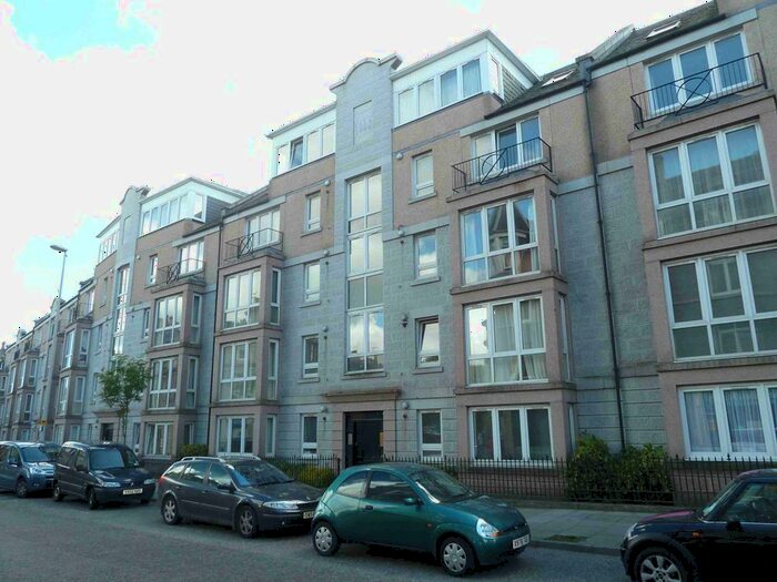 3 Bedroom Flat To Rent In Union Grove, Top Floor, AB10