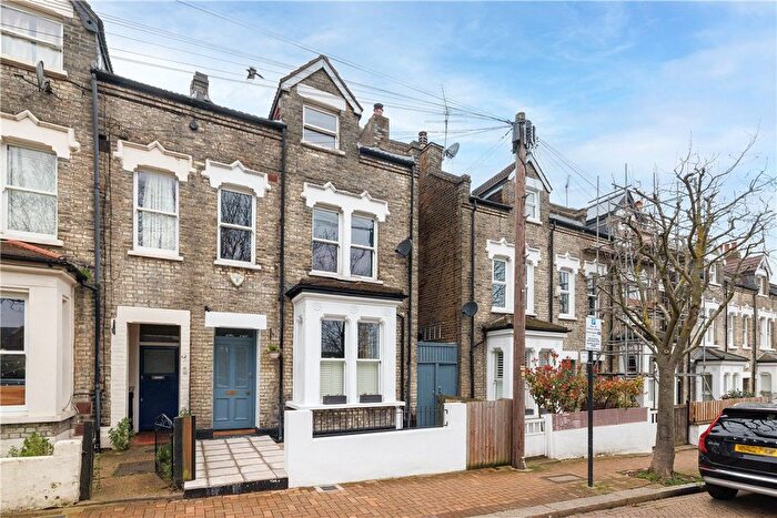 2 Bedroom Flat For Sale In Birdhurst Road, London, SW18