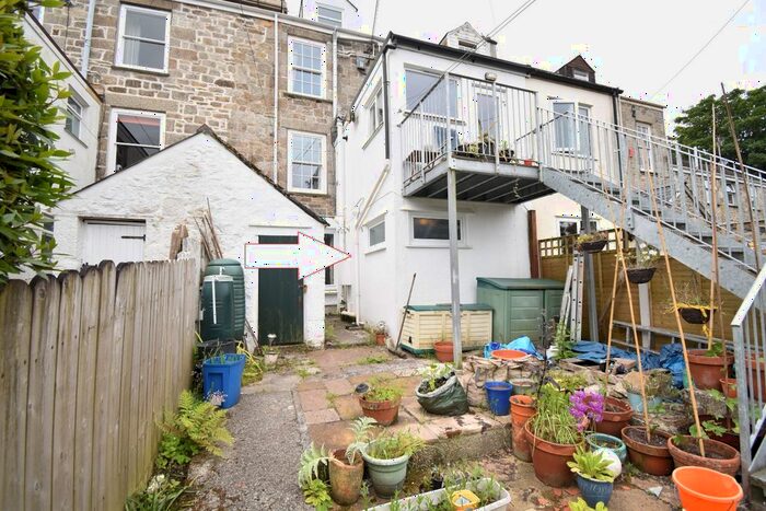 1 Bedroom Studio To Rent In West End, Penryn, TR10