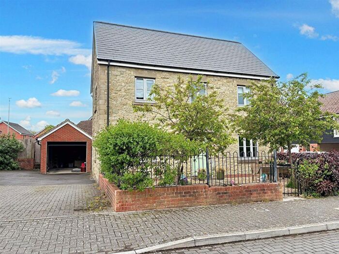 4 Bedroom Detached House For Sale In Anstee Road, Shaftesbury, SP7