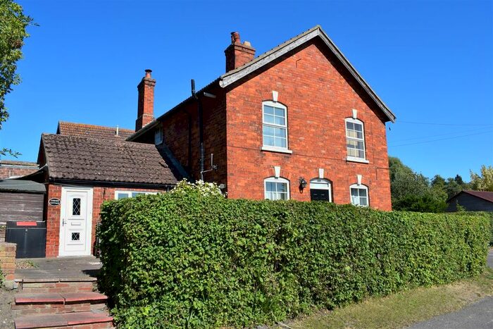 2 Bedroom Cottage For Sale In Main Street, Searby, Barnetby, DN38
