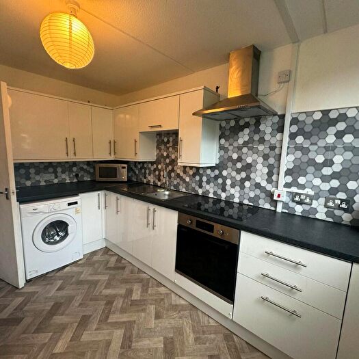4 Bedroom Flat To Rent In Strasburg Road, London, SW11