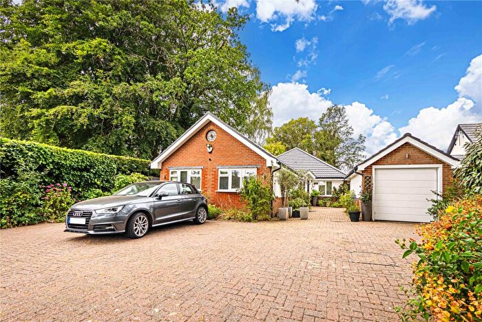 4 Bedroom Bungalow For Sale In Oakway, Studham, Central Bedfordshire, LU6