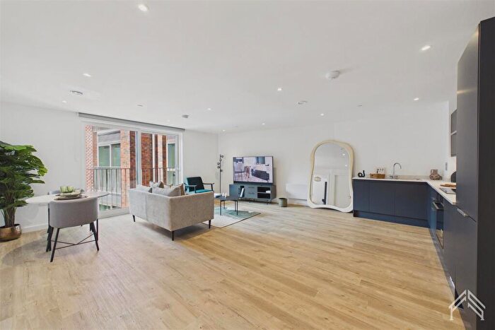 2 Bedroom Apartment To Rent In Hairpin House, Birmingham, B12