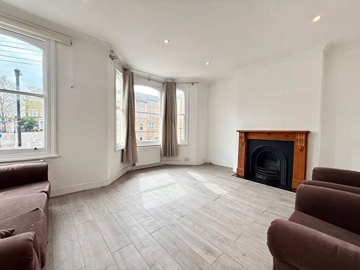 2 Bedroom Flat To Rent In Perran Road, London, SW2