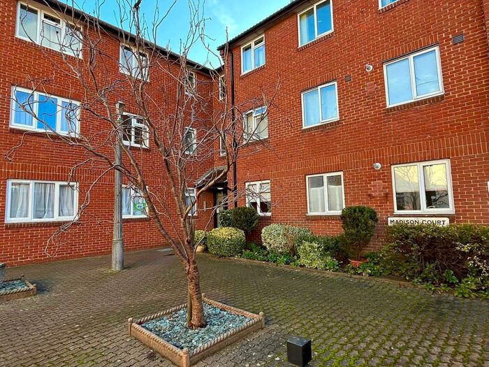 2 Bedroom Flat To Rent In Madison Court, Fareham, PO16