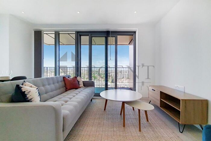 2 Bedroom Apartment To Rent In Jacquard Point, Tapestry Way, E1