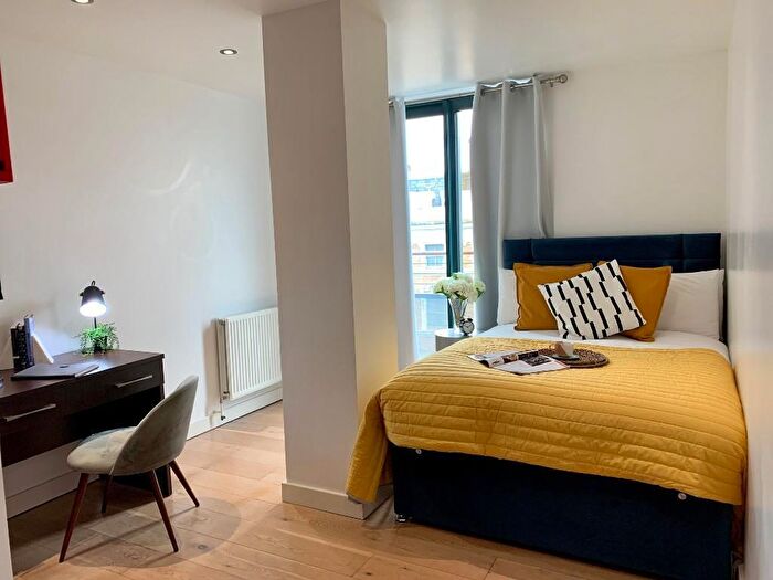 Studio To Rent In Kilburn High Road, London, NW6
