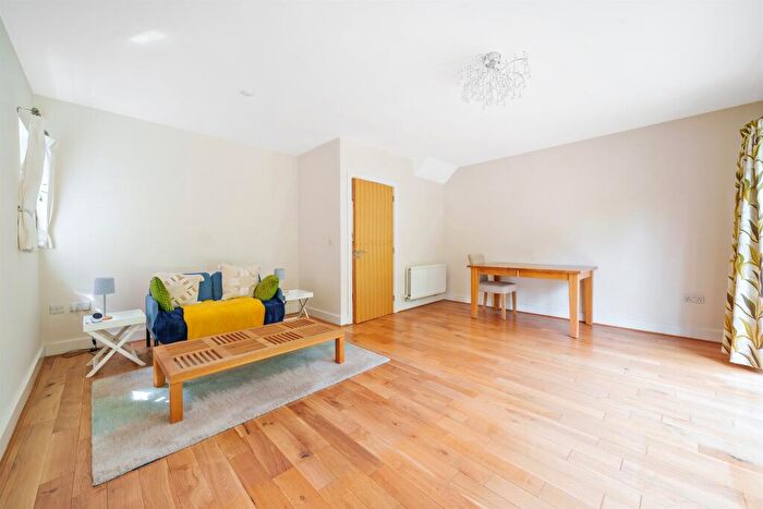 4 Bedroom Detached House For Sale In St. Pauls Gardens, Maidenhead, SL6