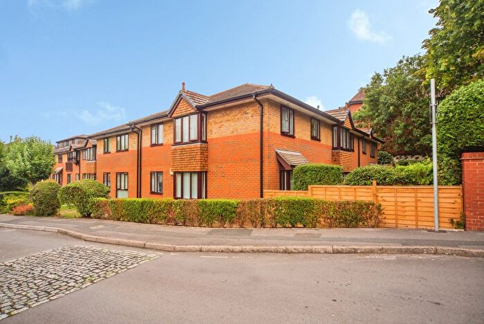 1 Bedroom Flat For Sale In Sherwood Close, Southampton, Hampshire, SO16