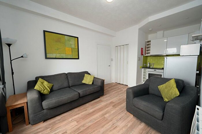 1 Bedroom Flat To Rent In Westfield Street, Edinburgh, Midlothian, EH11