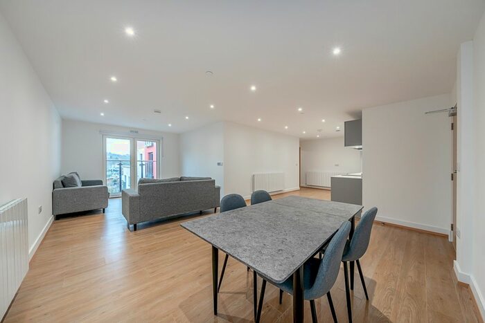 3 Bedroom Flat To Rent In Whyteleafe House, Well Farm Road, Whyteleafe, CR3