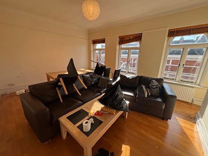 3 Bedroom Flat To Rent In Lymington Mansions, Lymington Road, West Hampstead, NW6