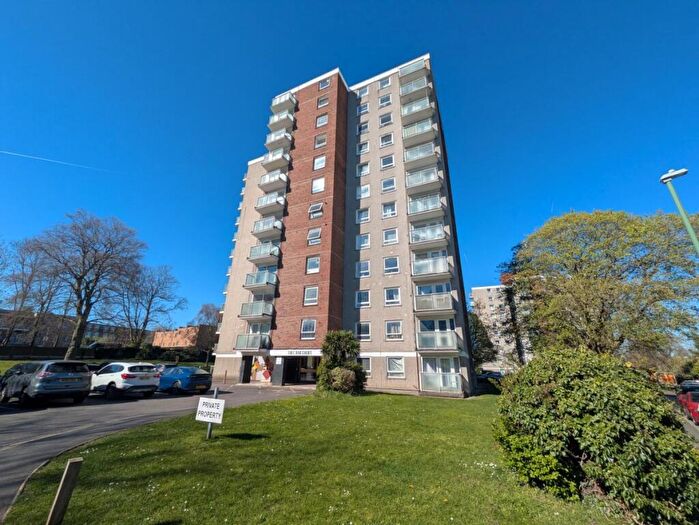 2 Bedroom Apartment To Rent In Basinghall Gardens, Sutton, SM2