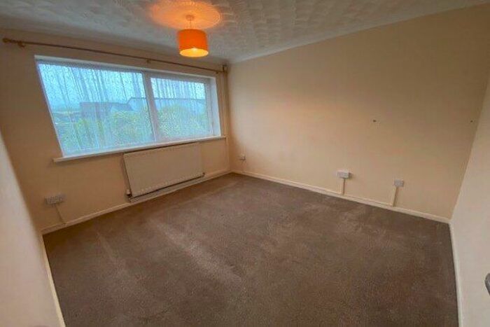 2 Bedroom Bungalow To Rent In Barn Meads Road, Wellington, TA21