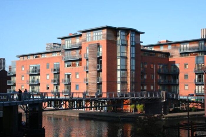 1 Bedroom Flat To Rent In Canal Wharf, Waterfront Walk, Birmingham, West Midlands, B1