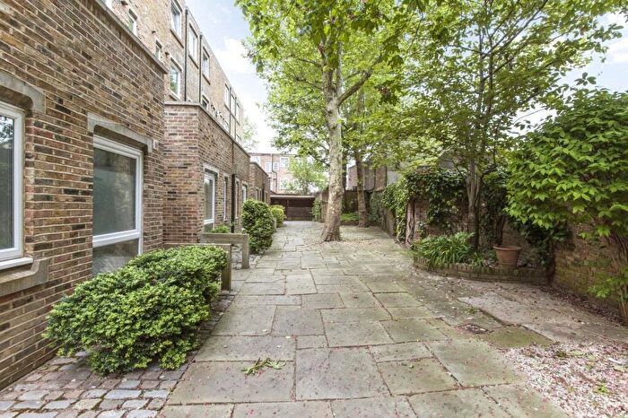 Studio For Sale In Lonsdale Place, London, N1