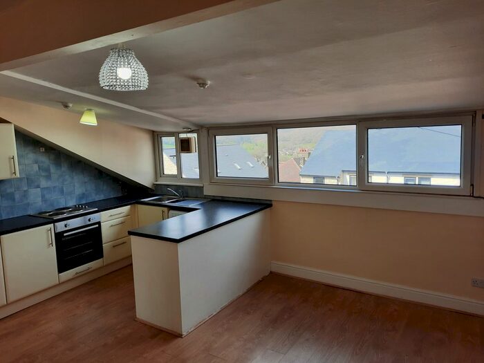 1 Bedroom Flat To Rent In Bingley Road, Shipley, BD18