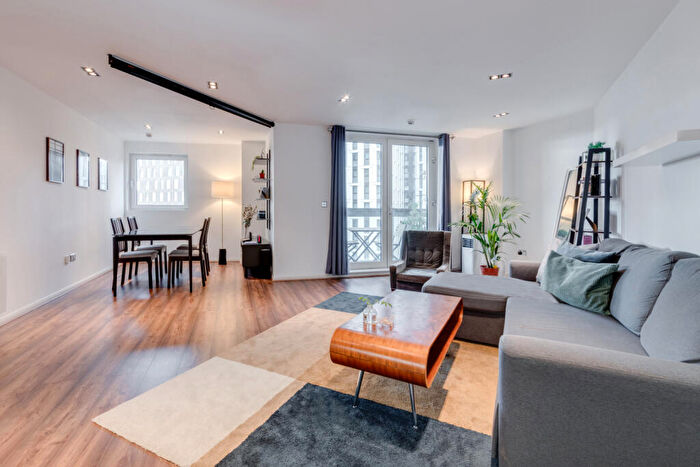 2 Bedroom Flat For Sale In City Tower, Limeharbour, E14
