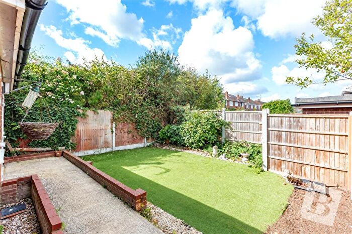 3 Bedroom Semi-Detached House For Sale In Queenswood Avenue, Hutton, Brentwood, Essex, CM13