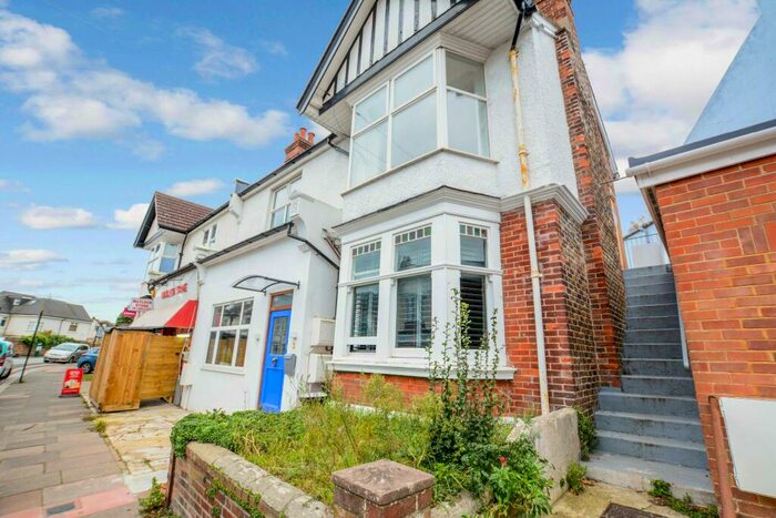 2 Bedroom Apartment To Rent In Matlock Road, Brighton, BN1