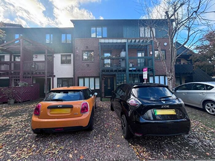 4 Bedroom Town House For Sale In Marina Approach, Hayes, UB4