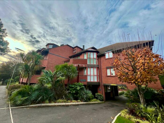 3 Bedroom Flat To Rent In The Esplanade, Canford Cliffs, Poole, BH13