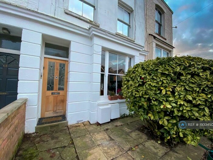 1 Bedroom Flat To Rent In Glenthorne Road, London, N11