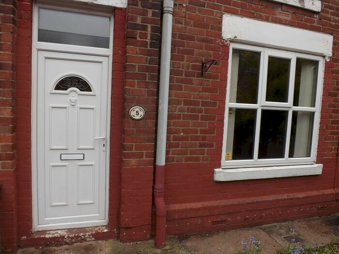 3 Bedroom Terraced House To Rent In Senior Road, Hexthorpe, DN4