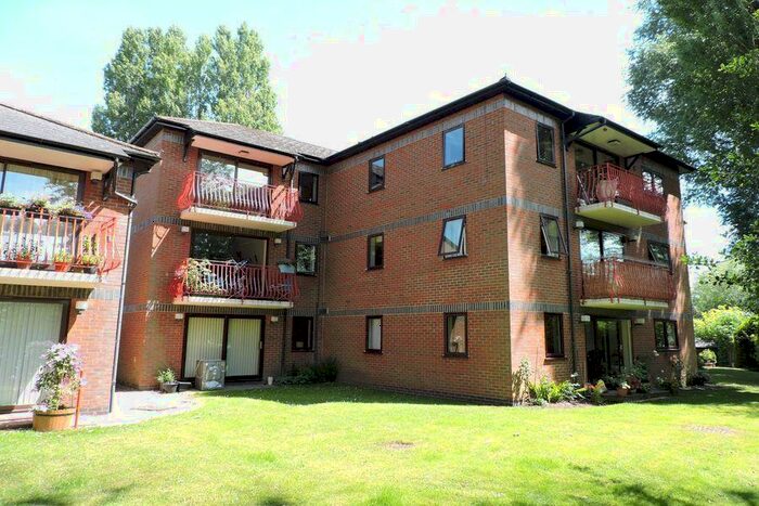 2 Bedroom Flat To Rent In Mallard House, HP11