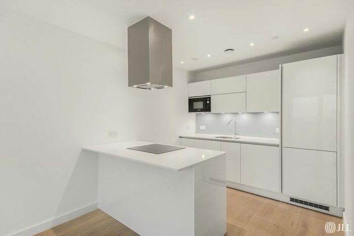 2 Bedroom Flat To Rent In City North Place, London, N4