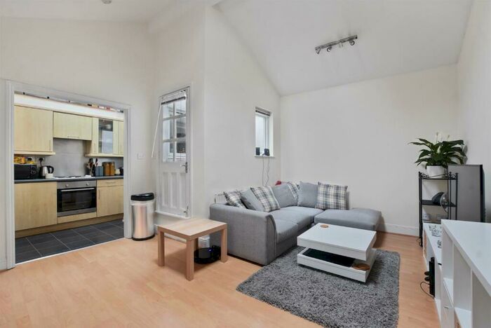 2 Bedroom Apartment To Rent In Essex Road, Angel, N1