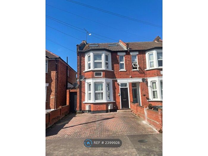 2 Bedroom Flat To Rent In Chingford Avenue, London, E4