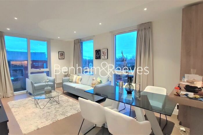 2 Bedroom Apartment To Rent In QueenshurstSquare, Kingston Upon Thames, KT2