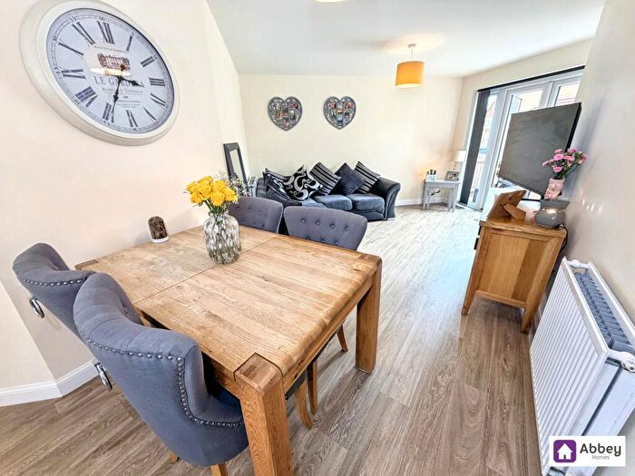 2 Bedroom Flat For Sale In Haydon Lane, Leicester, LE4