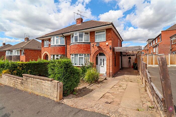 3 Bedroom Semi-Detached House For Sale In Bramley Avenue, Aston, Sheffield, S26