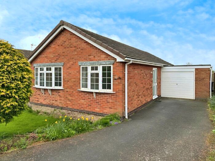 2 Bedroom Detached Bungalow To Rent In Sutton Close, Hinckley, LE10