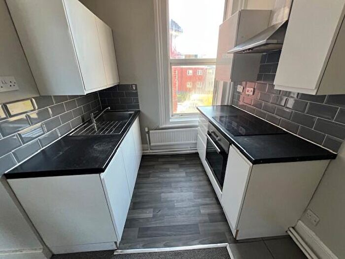 Flat To Rent In Cobden Avenue, Bitterne Park, Southampton, SO18