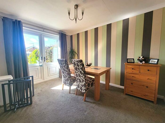 2 Bedroom House For Sale In Draycott Avenue, Hornsea, HU18