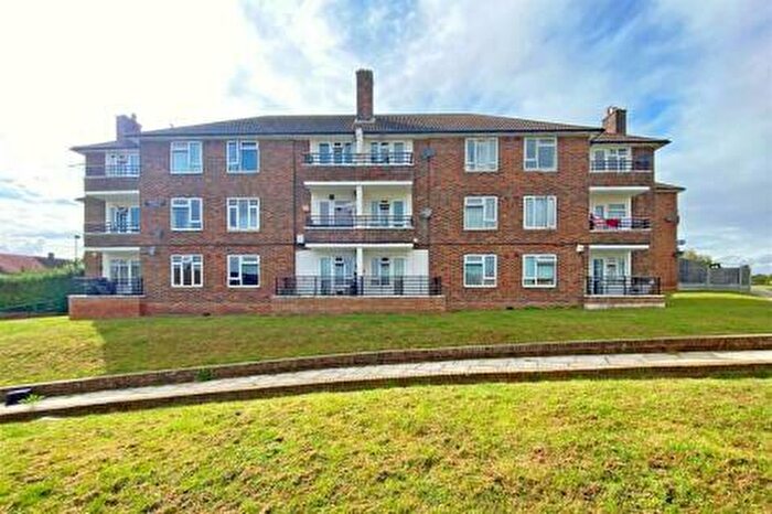 1 Bedroom Flat To Rent In Devizes House, Harold Hill, RM3