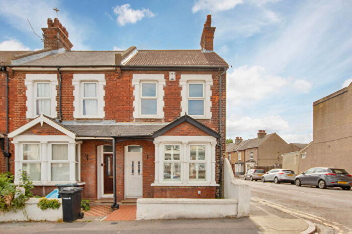 3 Bedroom End Of Terrace House For Sale In Russell Road, Gravesend, DA12
