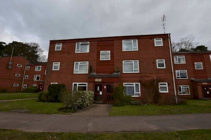 2 Bedroom Flat To Rent In Elizabeth Close, Bracknell, RG12