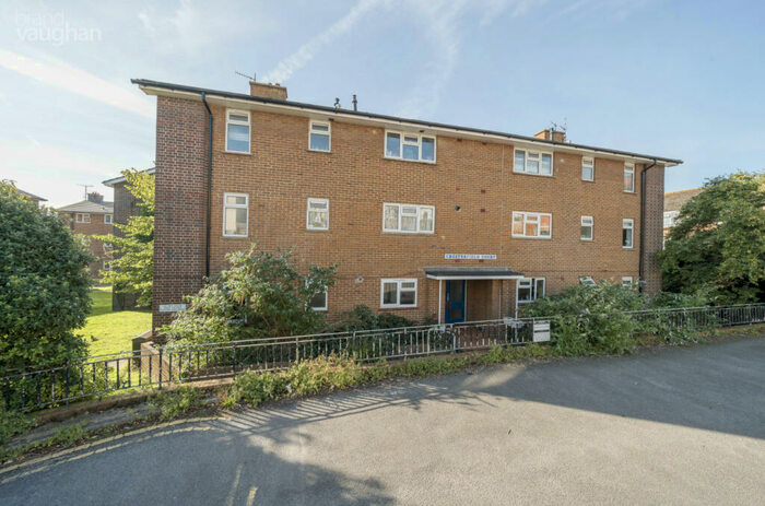 2 Bedroom Flat To Rent In Marine View, Brighton, East Sussex, BN2