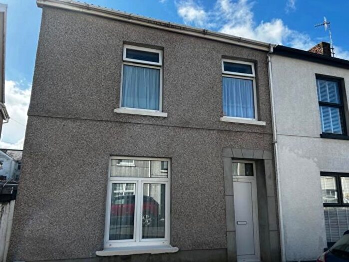 2 Bedroom Flat To Rent In James Street, Llanelli, SA15