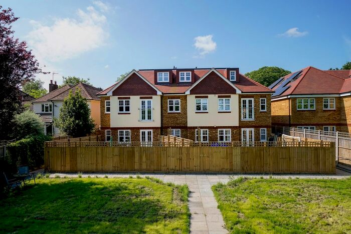 2 Bedroom Flat To Rent In London Road, Aston Clinton, Aylesbury HP22